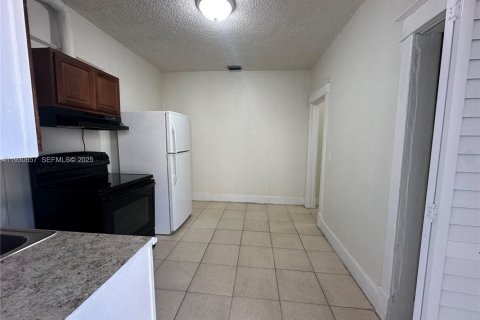 Снять в аренду виллу или дом в Майами, Флорида 1 спальня, 203.27м2, № 1989526 - фото 1