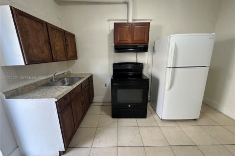 Снять в аренду виллу или дом в Майами, Флорида 1 спальня, 203.27м2, № 1989526 - фото 2