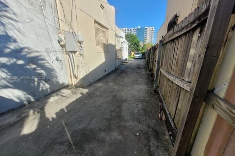 Снять в аренду виллу или дом в Майами, Флорида 1 спальня, 203.27м2, № 1989526 - фото 10