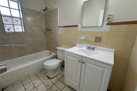 Снять в аренду виллу или дом в Майами, Флорида 1 спальня, 203.27м2, № 1989526 - фото 6