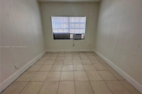 Снять в аренду виллу или дом в Майами, Флорида 1 спальня, 203.27м2, № 1989526 - фото 8