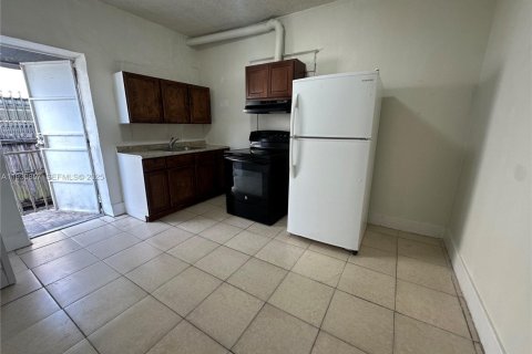 Снять в аренду виллу или дом в Майами, Флорида 1 спальня, 203.27м2, № 1989526 - фото 3