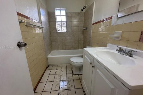 Снять в аренду виллу или дом в Майами, Флорида 1 спальня, 203.27м2, № 1989526 - фото 5