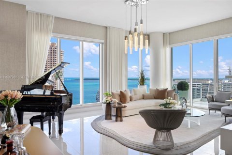 Condo in Miami, Florida, 4 bedrooms  № 1995916