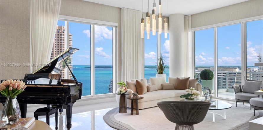 Condo in Miami, Florida, 4 bedrooms  № 1995916