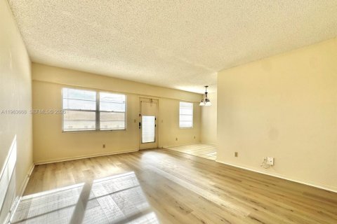 Copropriété à vendre à Boca Raton, Floride: 2 chambres, 78.04 m2 № 2025630 - photo 27