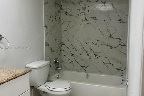 Copropriété à louer à Hialeah, Floride: 2 chambres, 96.15 m2 № 2046149 - photo 26