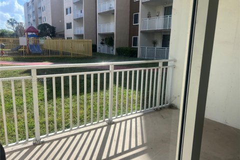 Copropriété à louer à Hialeah, Floride: 2 chambres, 96.15 m2 № 2046149 - photo 19