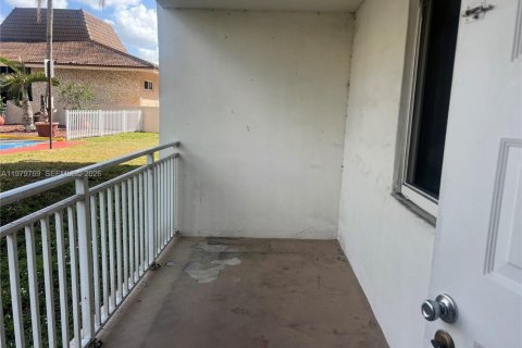 Copropriété à louer à Hialeah, Floride: 2 chambres, 96.15 m2 № 2046149 - photo 3