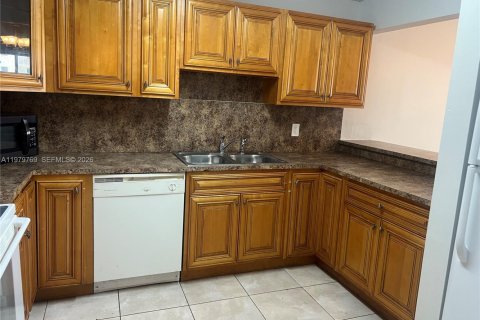 Copropriété à louer à Hialeah, Floride: 2 chambres, 96.15 m2 № 2046149 - photo 8