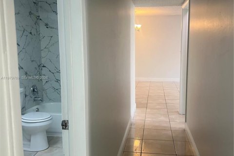 Copropriété à louer à Hialeah, Floride: 2 chambres, 96.15 m2 № 2046149 - photo 15