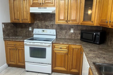 Copropriété à louer à Hialeah, Floride: 2 chambres, 96.15 m2 № 2046149 - photo 7