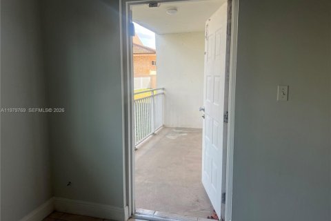 Copropriété à louer à Hialeah, Floride: 2 chambres, 96.15 m2 № 2046149 - photo 4