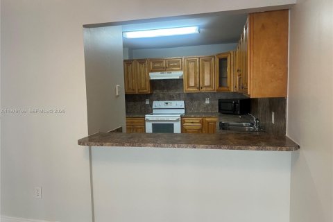 Copropriété à louer à Hialeah, Floride: 2 chambres, 96.15 m2 № 2046149 - photo 2