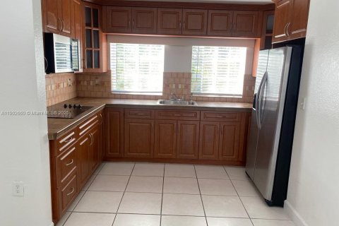 Condo in Hialeah, Florida, 3 bedrooms  № 1953038 - photo 7