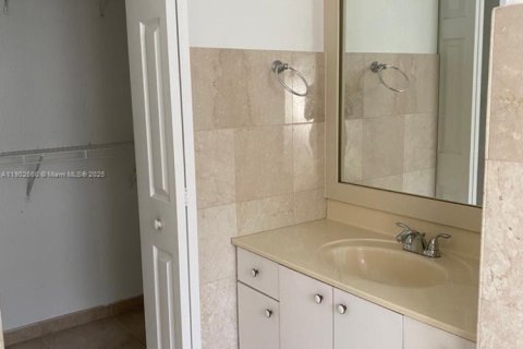 Condo in Hialeah, Florida, 3 bedrooms  № 1953038 - photo 4