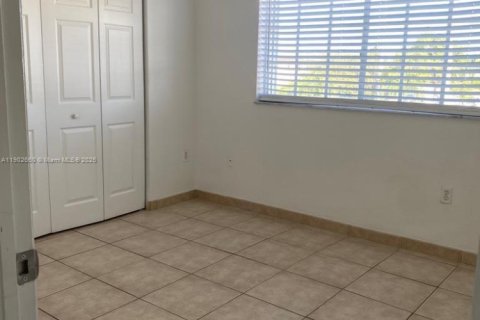 Condo in Hialeah, Florida, 3 bedrooms  № 1953038 - photo 6