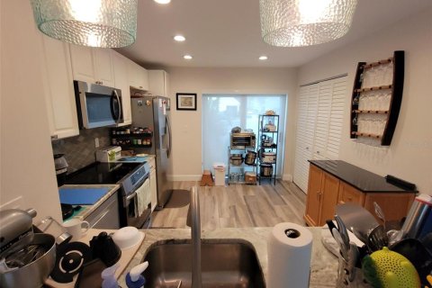 Condominio en venta en Saint Petersburg, Florida, 1 dormitorio, 84.54 m2 № 1570913 - foto 10