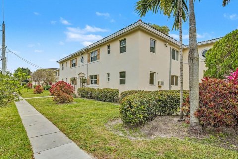 Copropriété à louer à Miami Shores, Floride: 2 chambres, 79.99 m2 № 2006875 - photo 4