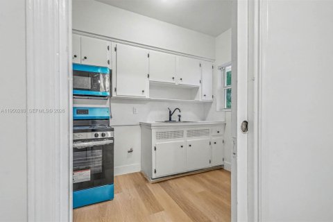 Copropriété à louer à Miami Shores, Floride: 2 chambres, 79.99 m2 № 2006875 - photo 5