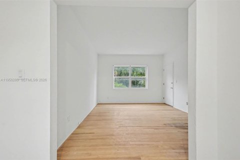 Copropriété à louer à Miami Shores, Floride: 2 chambres, 79.99 m2 № 2006875 - photo 13