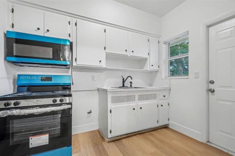 Copropriété à louer à Miami Shores, Floride: 2 chambres, 79.99 m2 № 2006875 - photo 6