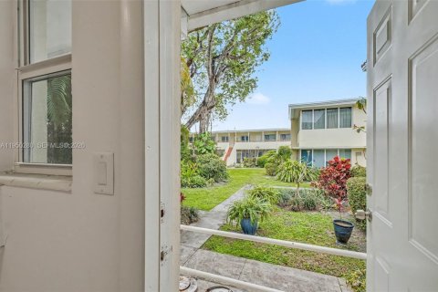 Copropriété à louer à Miami Shores, Floride: 2 chambres, 79.99 m2 № 2006875 - photo 23