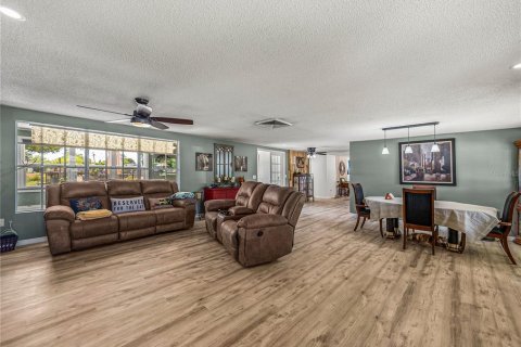 House in Lake Wales, Florida 4 bedrooms, 188.41 sq.m. № 2211448 - photo 8
