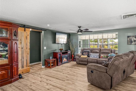 House in Lake Wales, Florida 4 bedrooms, 188.41 sq.m. № 2211448 - photo 4