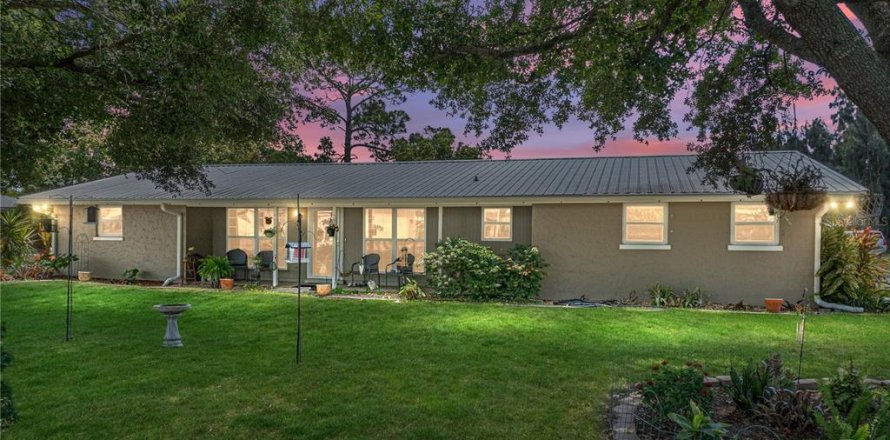 House in Lake Wales, Florida 4 bedrooms, 188.41 sq.m. № 2211448