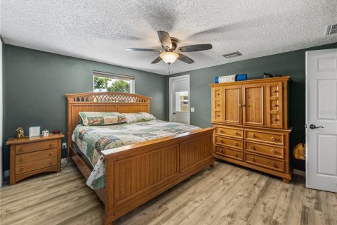 House in Lake Wales, Florida 4 bedrooms, 188.41 sq.m. № 2211448 - photo 13