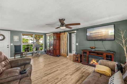 House in Lake Wales, Florida 4 bedrooms, 188.41 sq.m. № 2211448 - photo 6