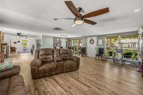 House in Lake Wales, Florida 4 bedrooms, 188.41 sq.m. № 2211448 - photo 7