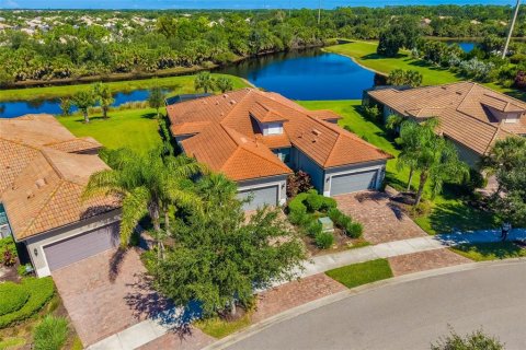 House in Sarasota, Florida 2 bedrooms, 143.81 sq.m. № 2093095