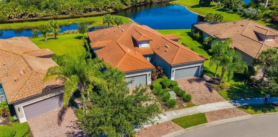 House in Sarasota, Florida 2 bedrooms, 143.81 sq.m. № 2093095