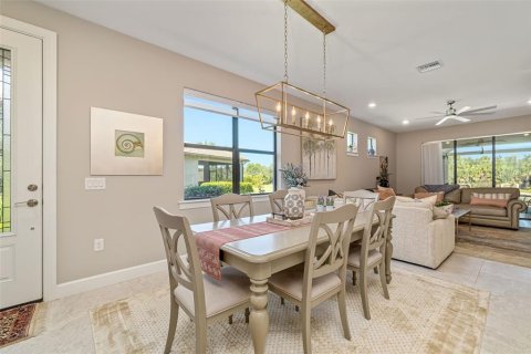 House in Sarasota, Florida 2 bedrooms, 143.81 sq.m. № 2093095 - photo 11