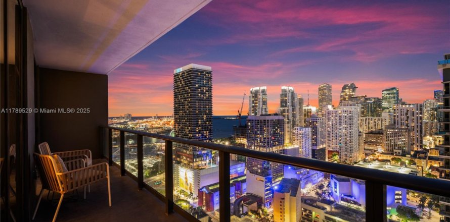 Condominio en Miami, Florida, 2 dormitorios  № 1652599
