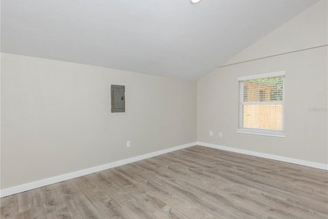Commercial property in Gainesville, Florida 156.08 sq.m. № 2291035 - photo 20