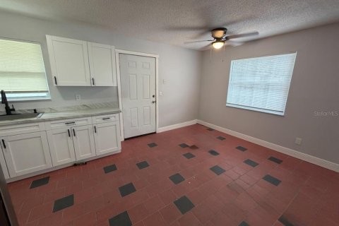 Immobilier commercial à vendre à Largo, Floride: 6 chambres, 189.52 m2 № 2388594 - photo 8