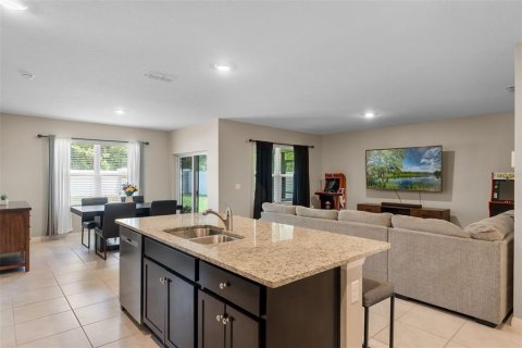 House in Apopka, Florida 3 bedrooms, 157 sq.m. № 1757571 - photo 4