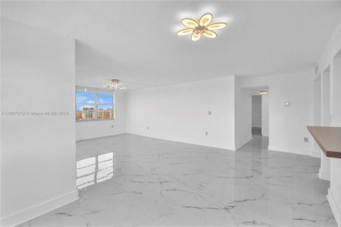 Condominio en venta en Aventura, Florida, 2 dormitorios, 120.77 m2 № 2076837 - foto 5