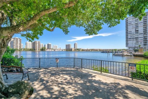 Condominio en venta en Aventura, Florida, 2 dormitorios, 120.77 m2 № 2076837 - foto 30