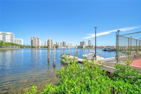 Condominio en venta en Aventura, Florida, 2 dormitorios, 120.77 m2 № 2076837 - foto 29