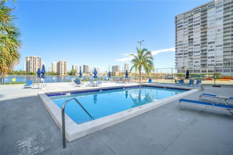 Condominio en venta en Aventura, Florida, 2 dormitorios, 120.77 m2 № 2076837 - foto 27