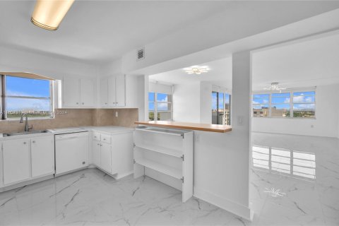 Condominio en venta en Aventura, Florida, 2 dormitorios, 120.77 m2 № 2076837 - foto 12