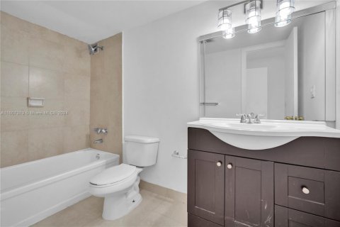 Condominio en venta en Aventura, Florida, 2 dormitorios, 120.77 m2 № 2076837 - foto 17