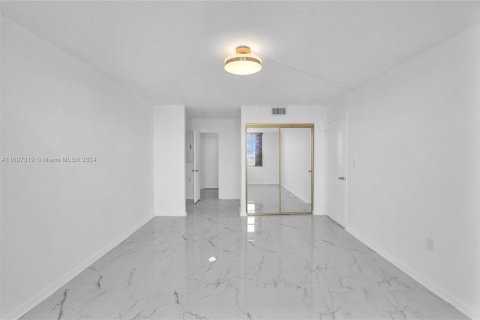 Condominio en venta en Aventura, Florida, 2 dormitorios, 120.77 m2 № 2076837 - foto 14