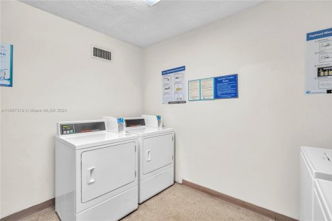 Condominio en venta en Aventura, Florida, 2 dormitorios, 120.77 m2 № 2076837 - foto 24