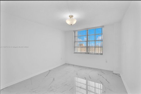 Condominio en venta en Aventura, Florida, 2 dormitorios, 120.77 m2 № 2076837 - foto 15