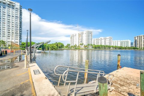 Condominio en venta en Aventura, Florida, 2 dormitorios, 120.77 m2 № 2076837 - foto 28